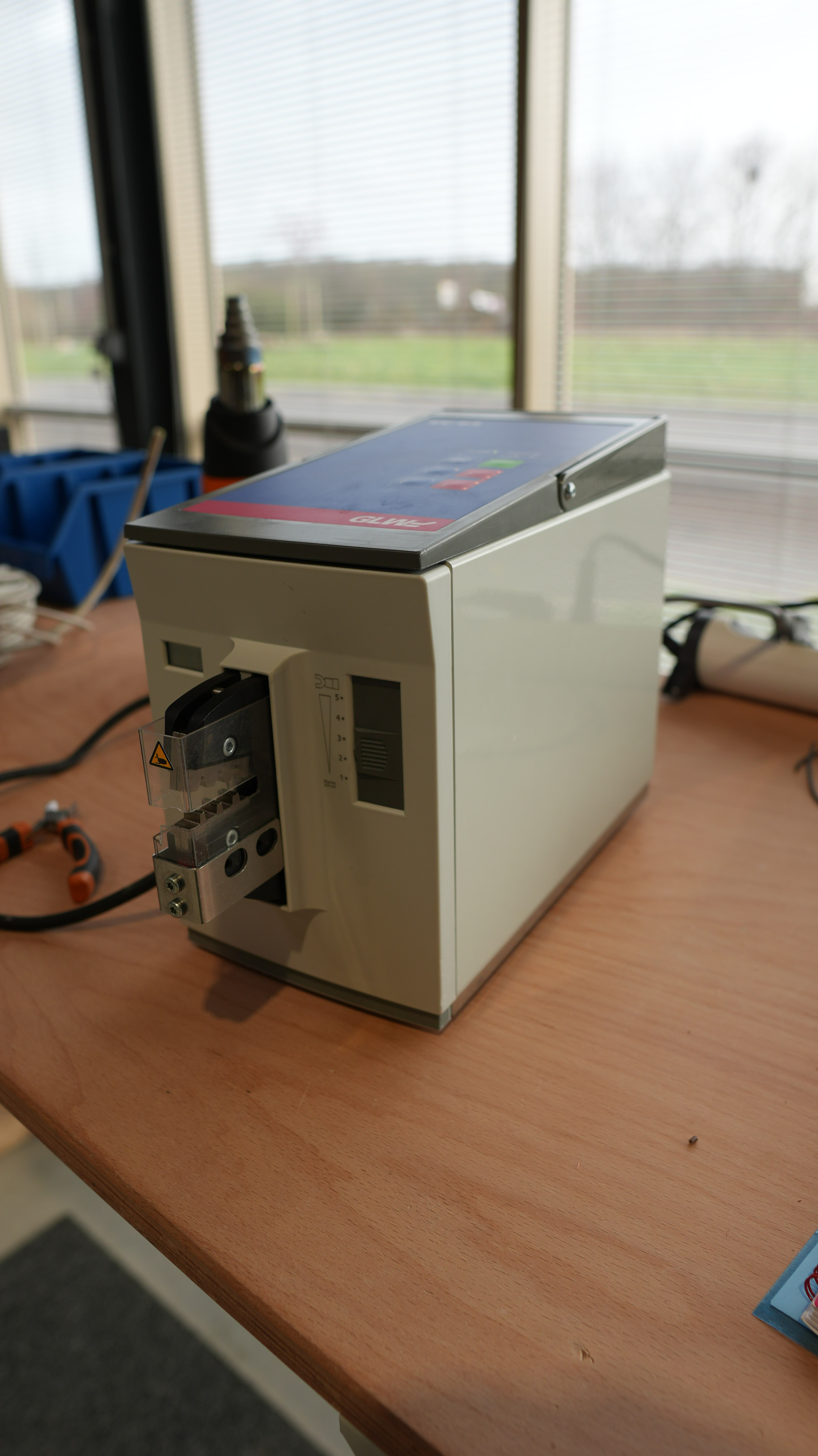 Câblages industriels avec tubes orange